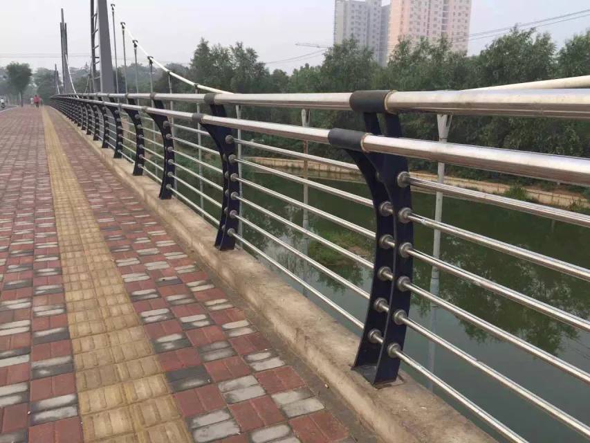 不銹鋼復(fù)合管護(hù)欄，不銹鋼復(fù)合管欄桿