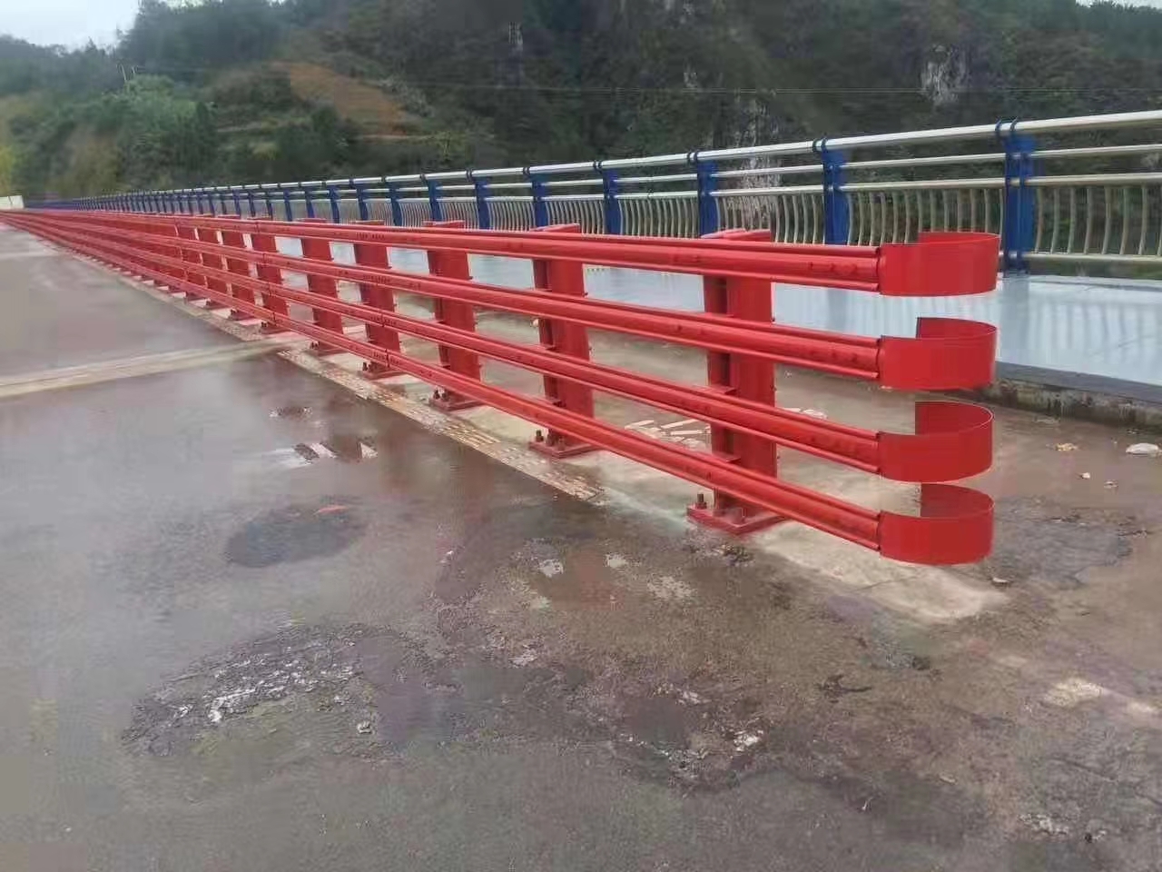 橋梁防撞護(hù)欄，防撞護(hù)欄